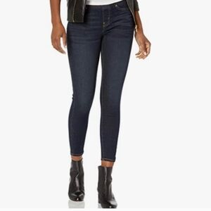 Signature by Levi Strauss & Co. Women's Totally Shaping Pull-on Skinny Jeans, 31